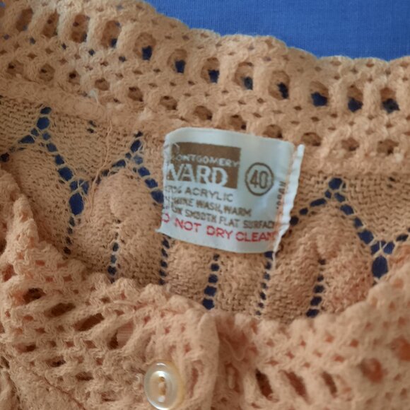 Beautiful Design, Soft, Comfortable Cardigan for Woman 100% Acrylic. - Picture 4 of 4